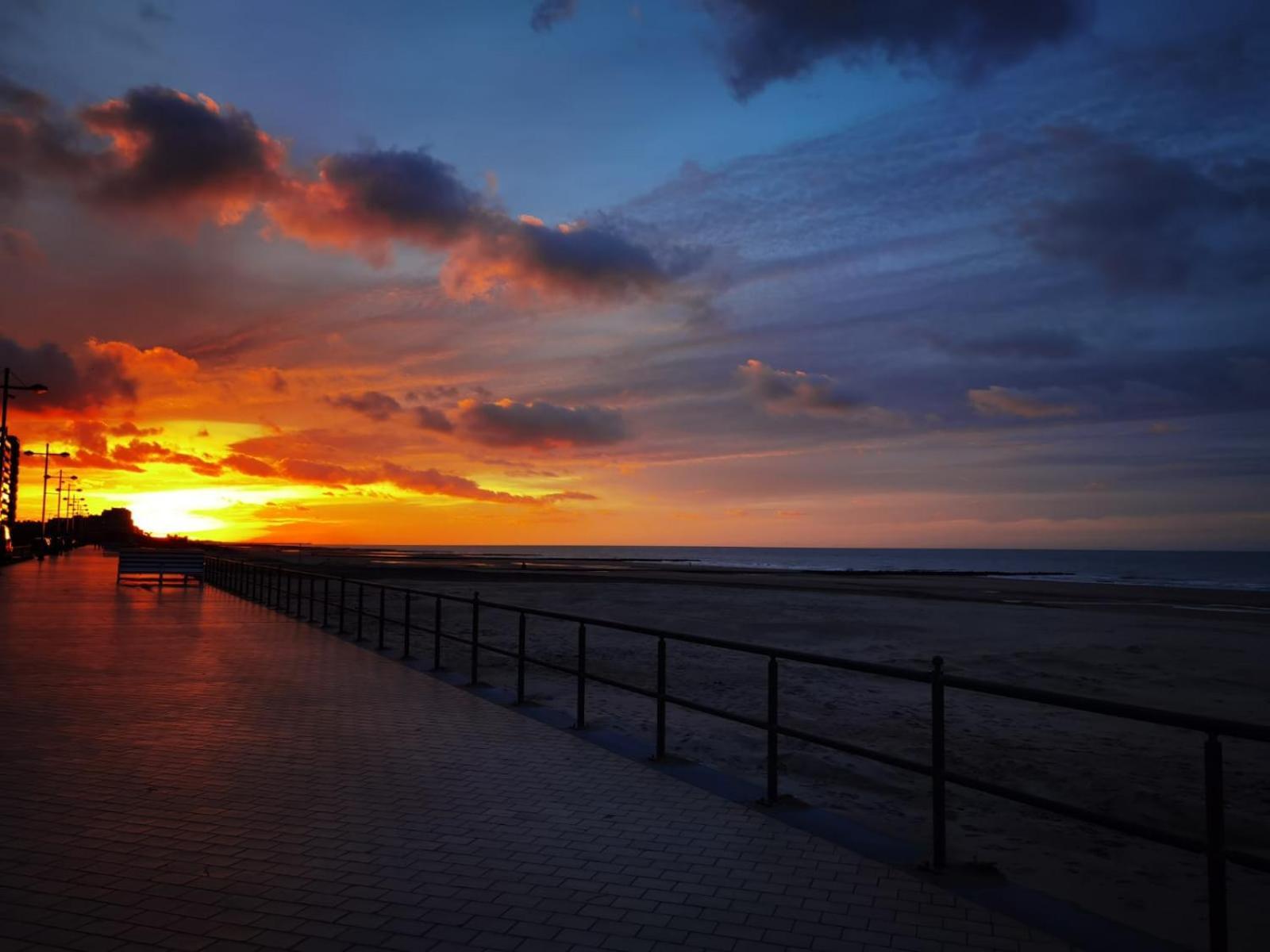 Easyescape - Darwin Zeezicht Studio Middelkerke Luaran gambar